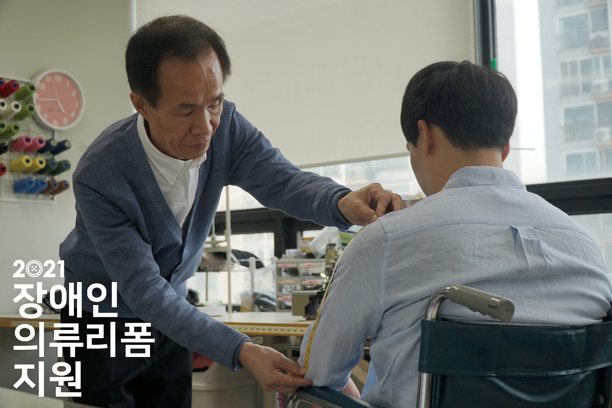 유니클로 장애인에게 맞춤 의류 지원, 리폼 캠페인 참여