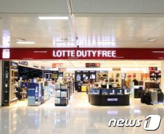 김포공항 면세점 1년여만에 문 연다…5월 무착륙 관광비행 확대