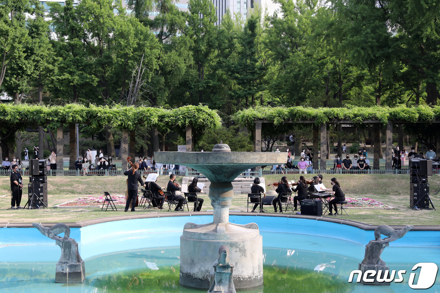 푸른 고궁에서 펼쳐지는 클래식 공연