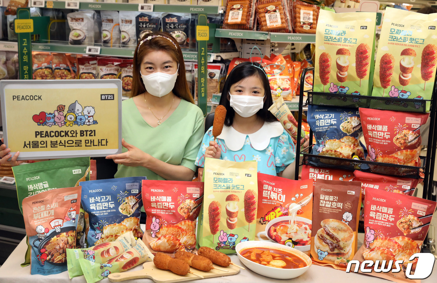 라인프렌즈 캐릭터와 서울의 맛 분식이 만났다
