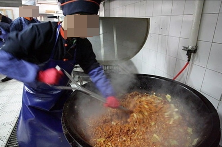 "우리도 쉬고싶다"…논산 취사병 단12명이 3천명 밥을, 365일 내내