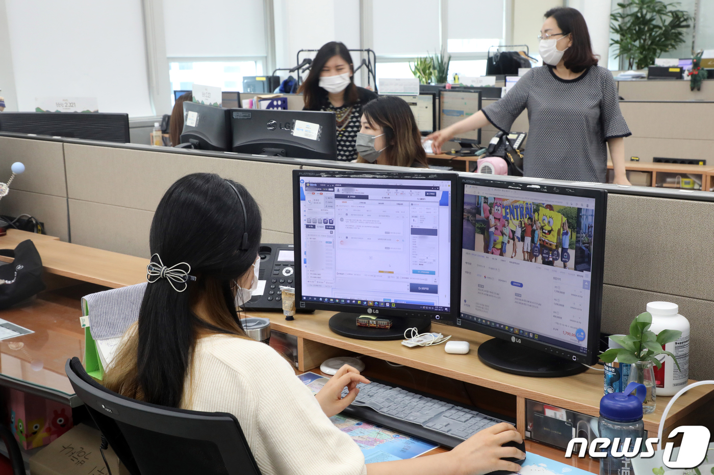 상담으루 분주한 여행사