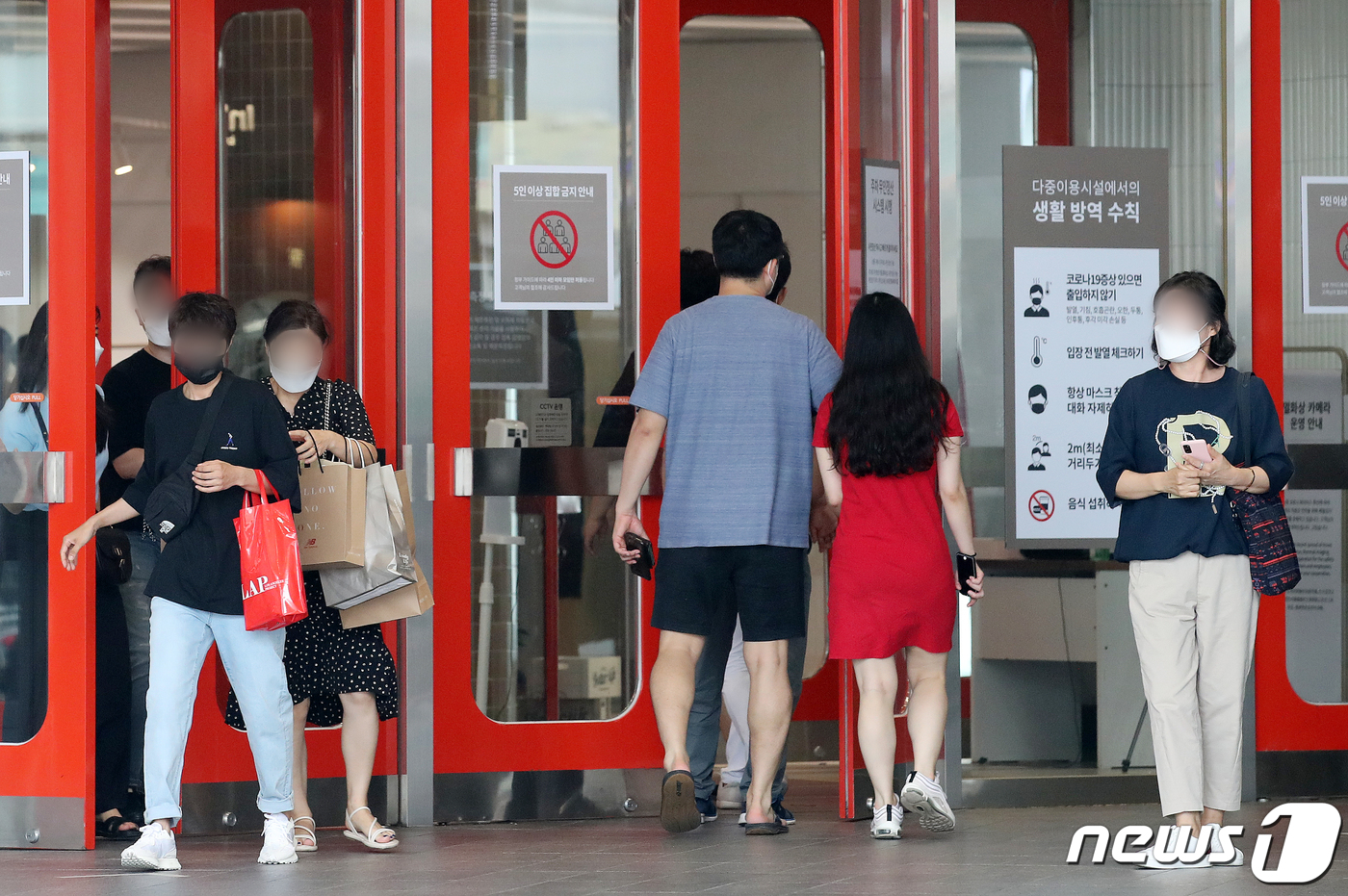 지하 1층 매장 제외 정상 영업하는 백화점