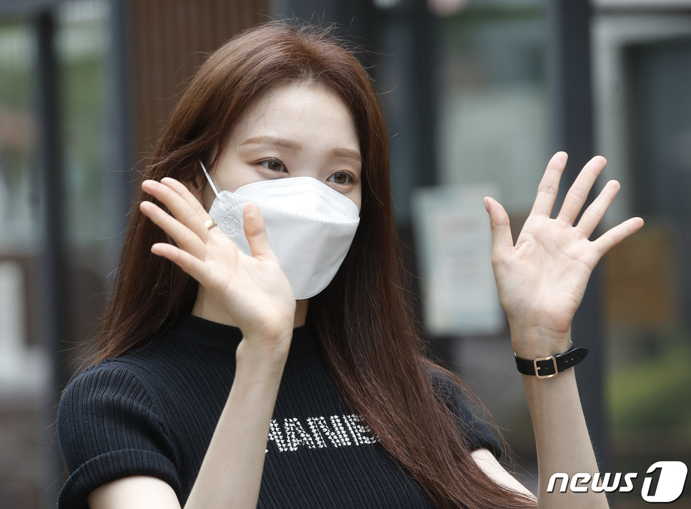 이성경, 예쁨 폭발 인사