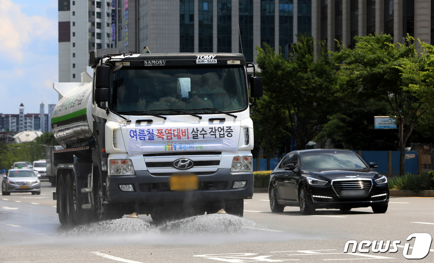 수원시, 여름철 폭염대비 살수 작업 실시