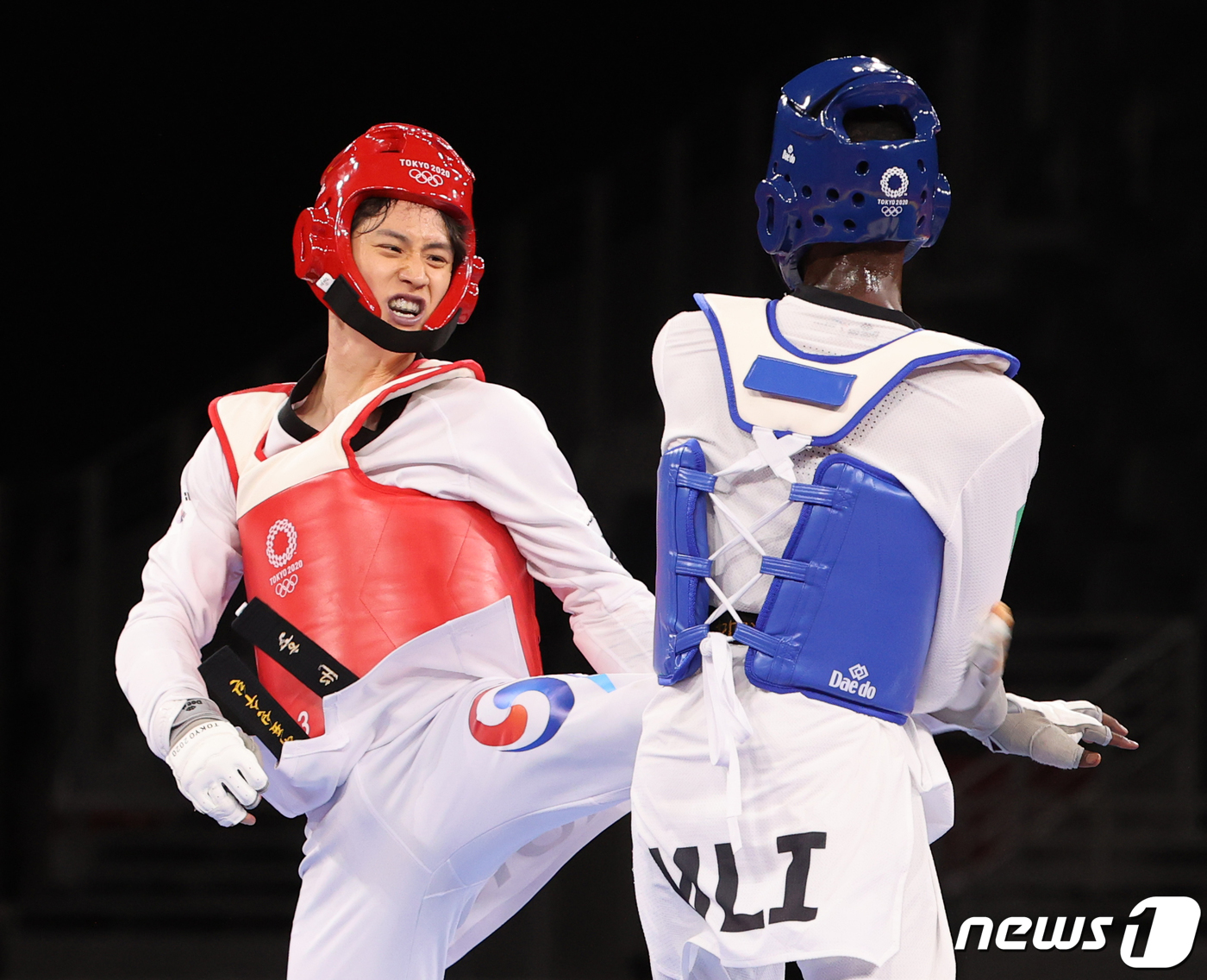 ‘첫 관문 통과’ 이대훈, 패자부활전 첫 경기서 신승