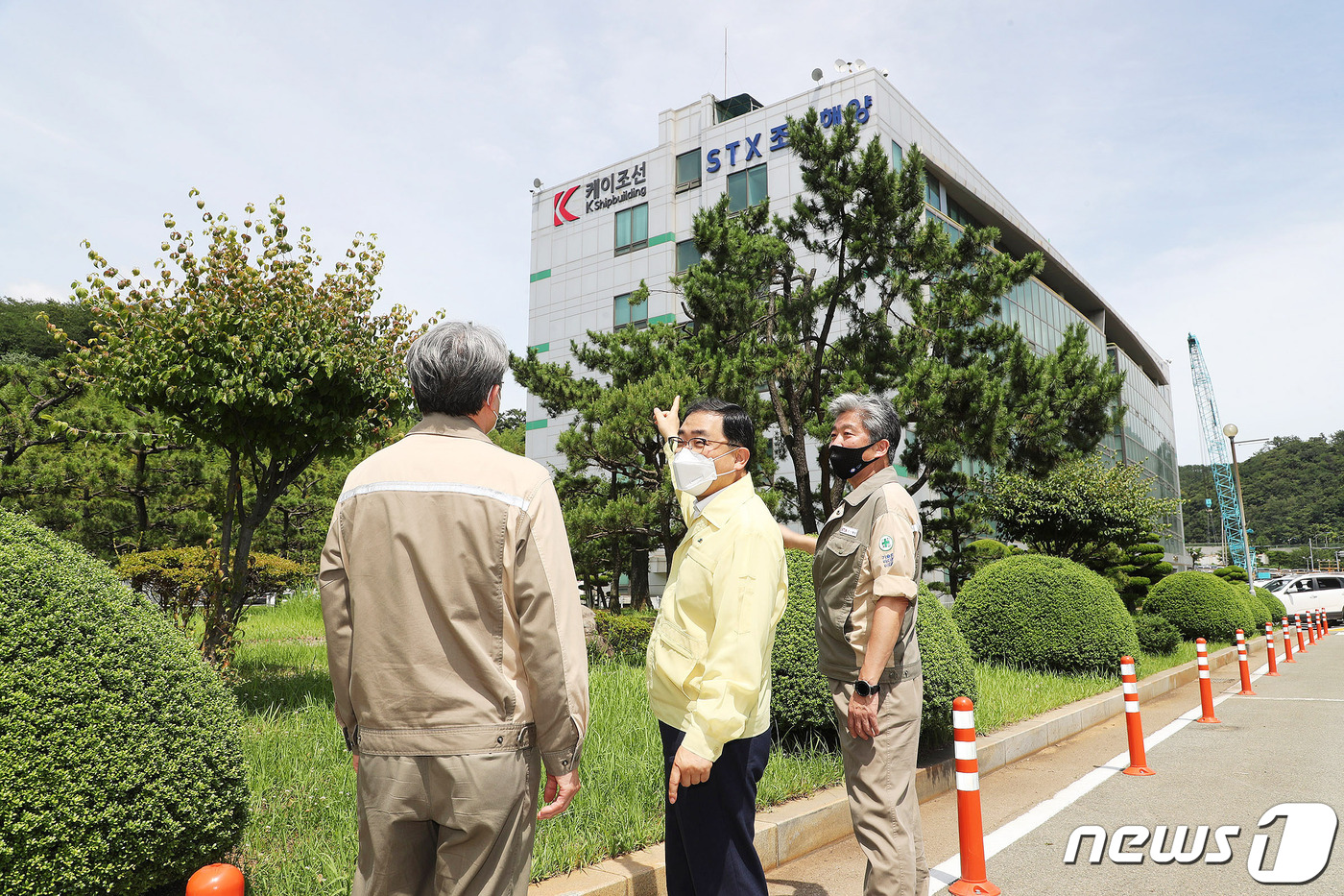 창원시내에 ‘케이조선’ 깃발 휘날린다…조선업 재기 응원