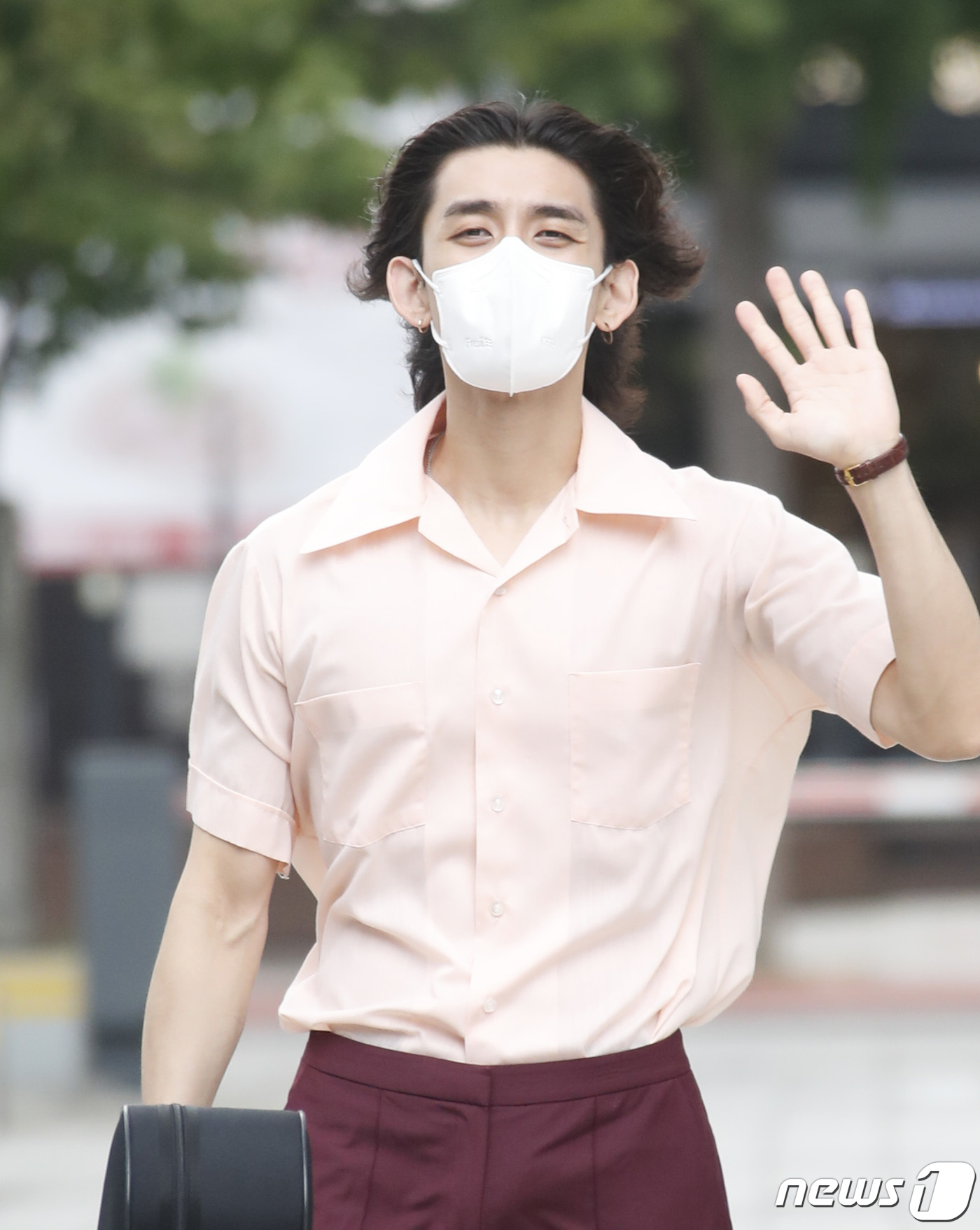 잔나비 최정훈, 부드러운 손인사