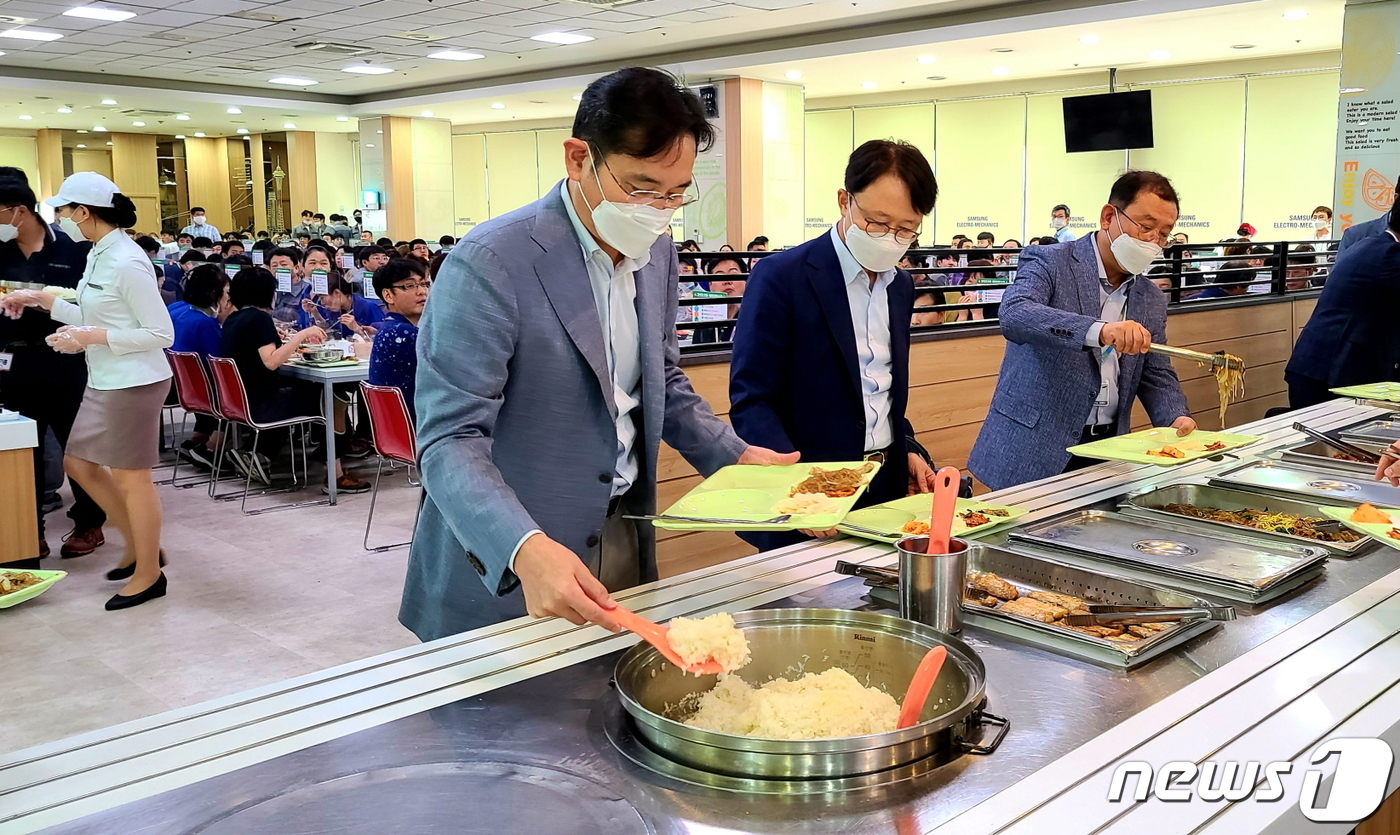 이재용 가석방 이후 상생 확대하는 삼성…사내식당 또 개방