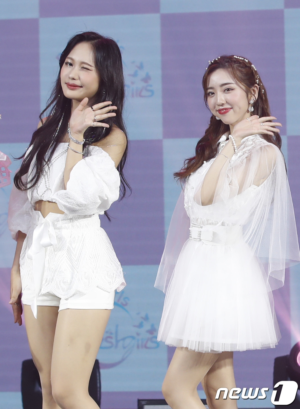 파시걸스 지우-리오나, 韓日 요정 미모대결