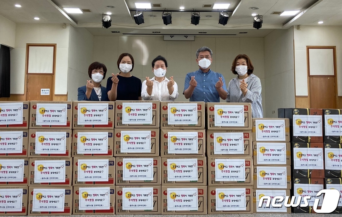 청주시청 간부부인회, 추석 앞두고 장애인거주시설에 식료품 전달