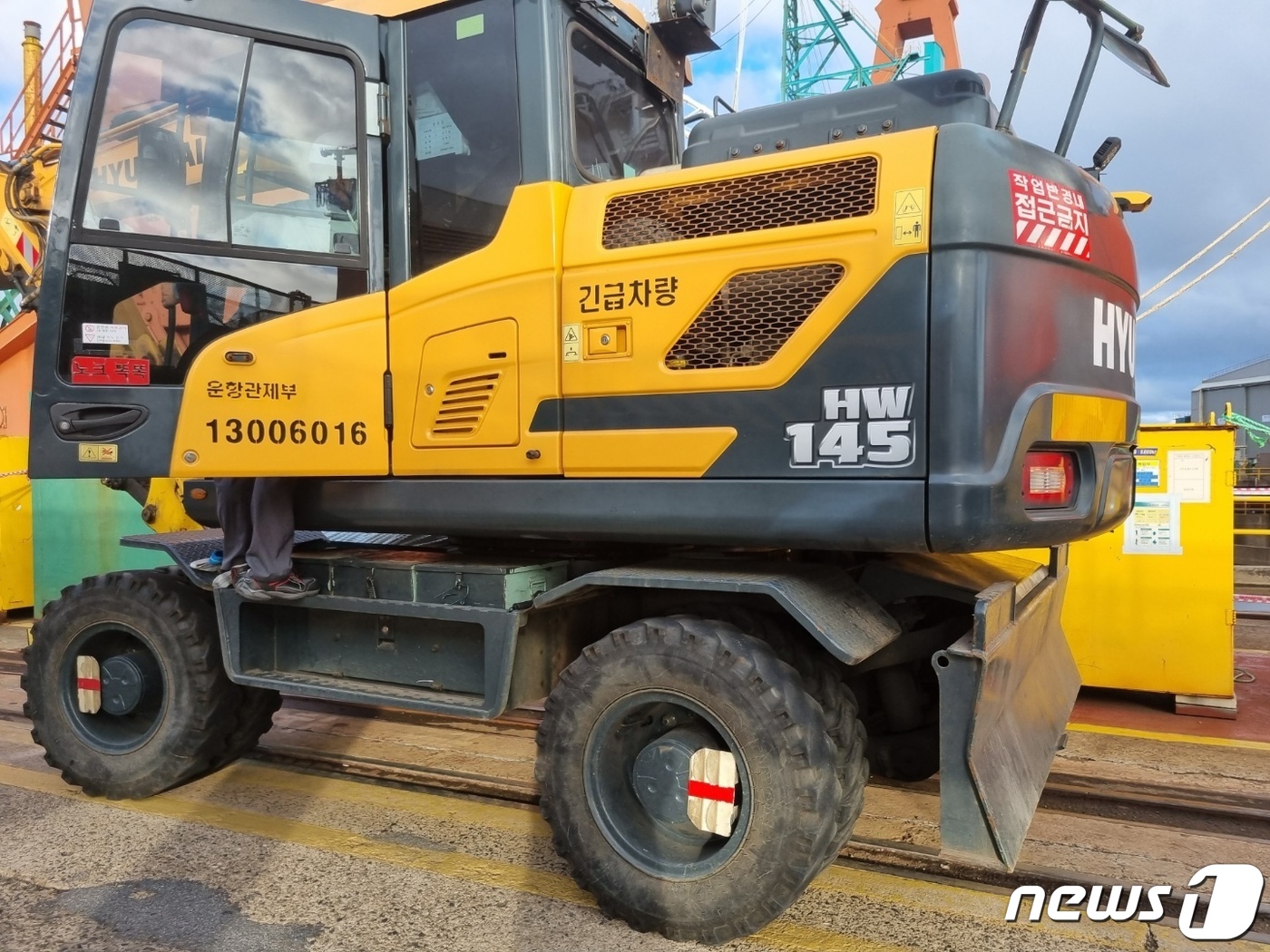 현대중 60대 협력사 직원 굴착기 치여 숨져…경찰 원인 조사중