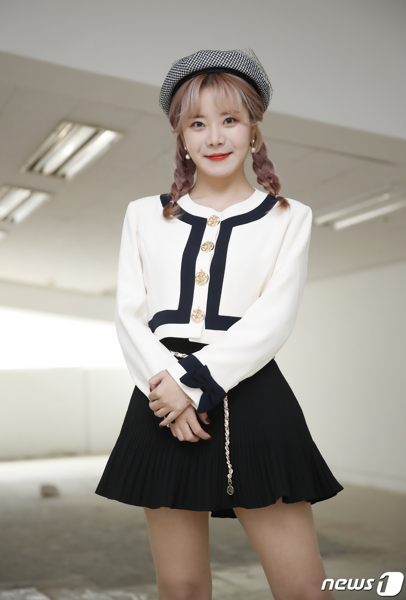 나름, 예쁜 미대언니 포스