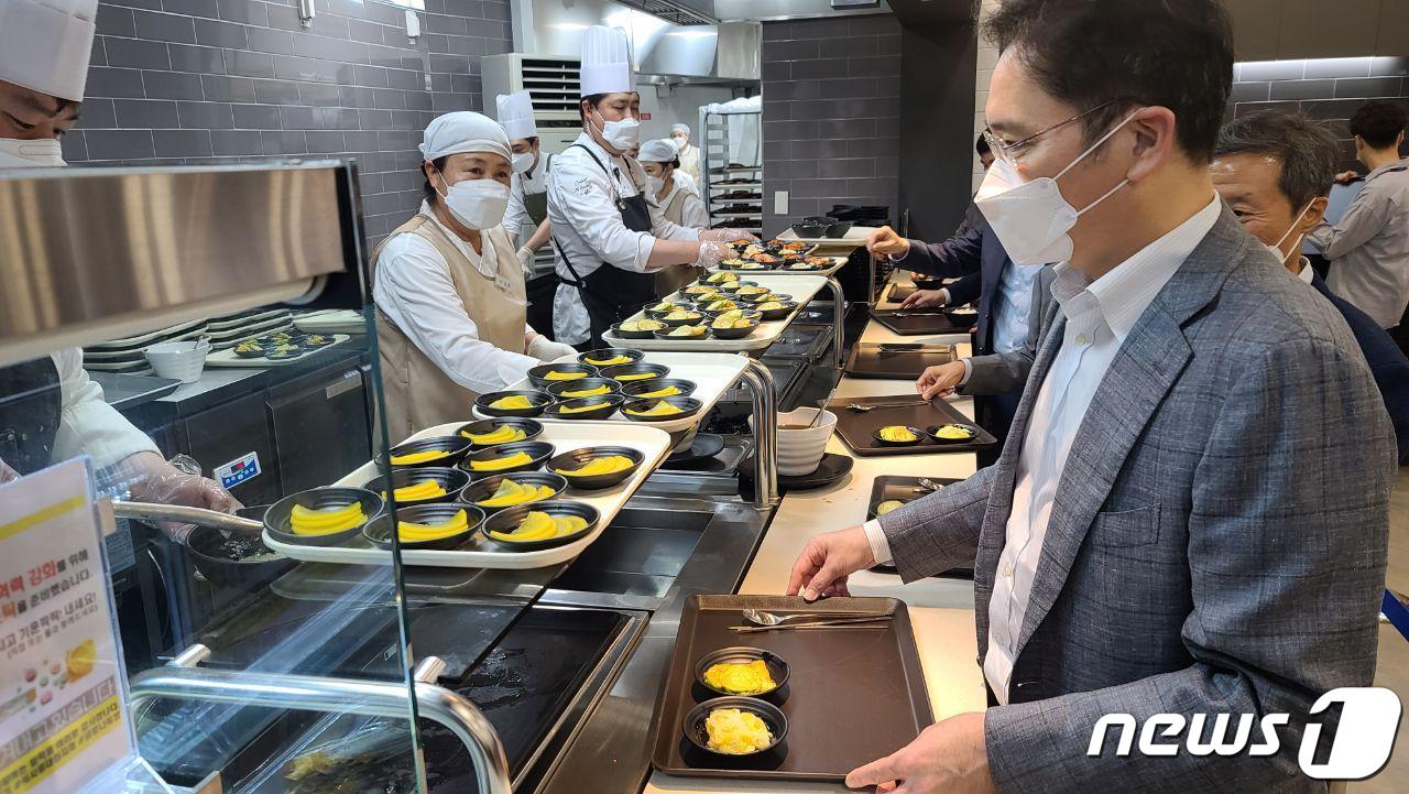삼성전자, 사내식당 추가 개방…중소 4개사, 중견 2개사 선정