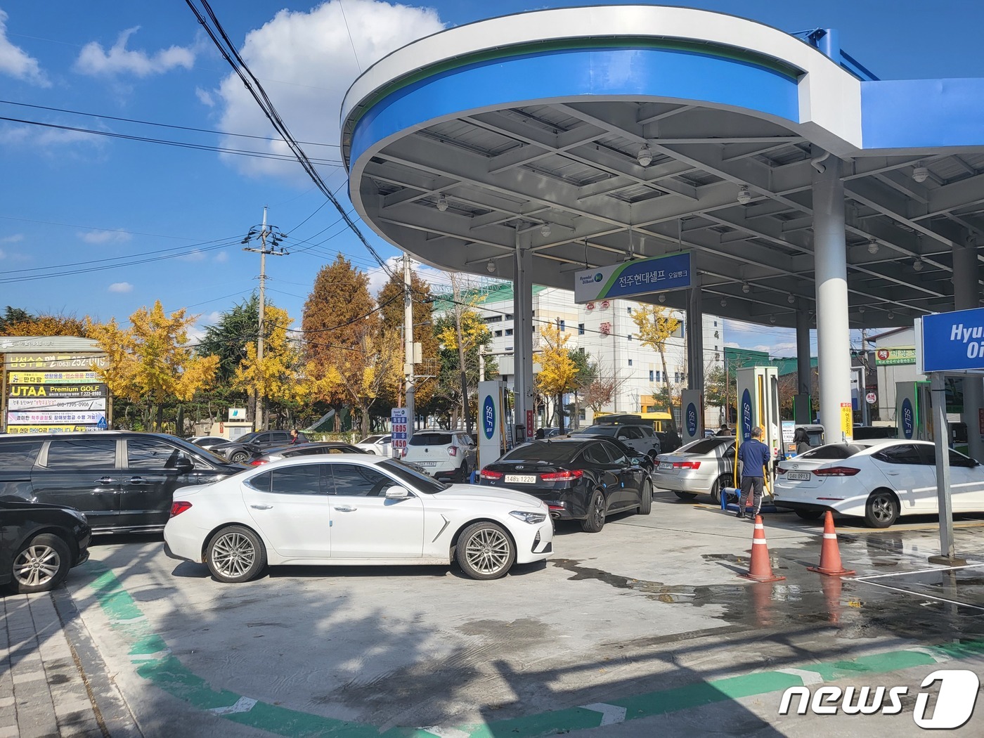 기름값 내린다길래 기다렸죠 주말 전북지역 주유소 북적