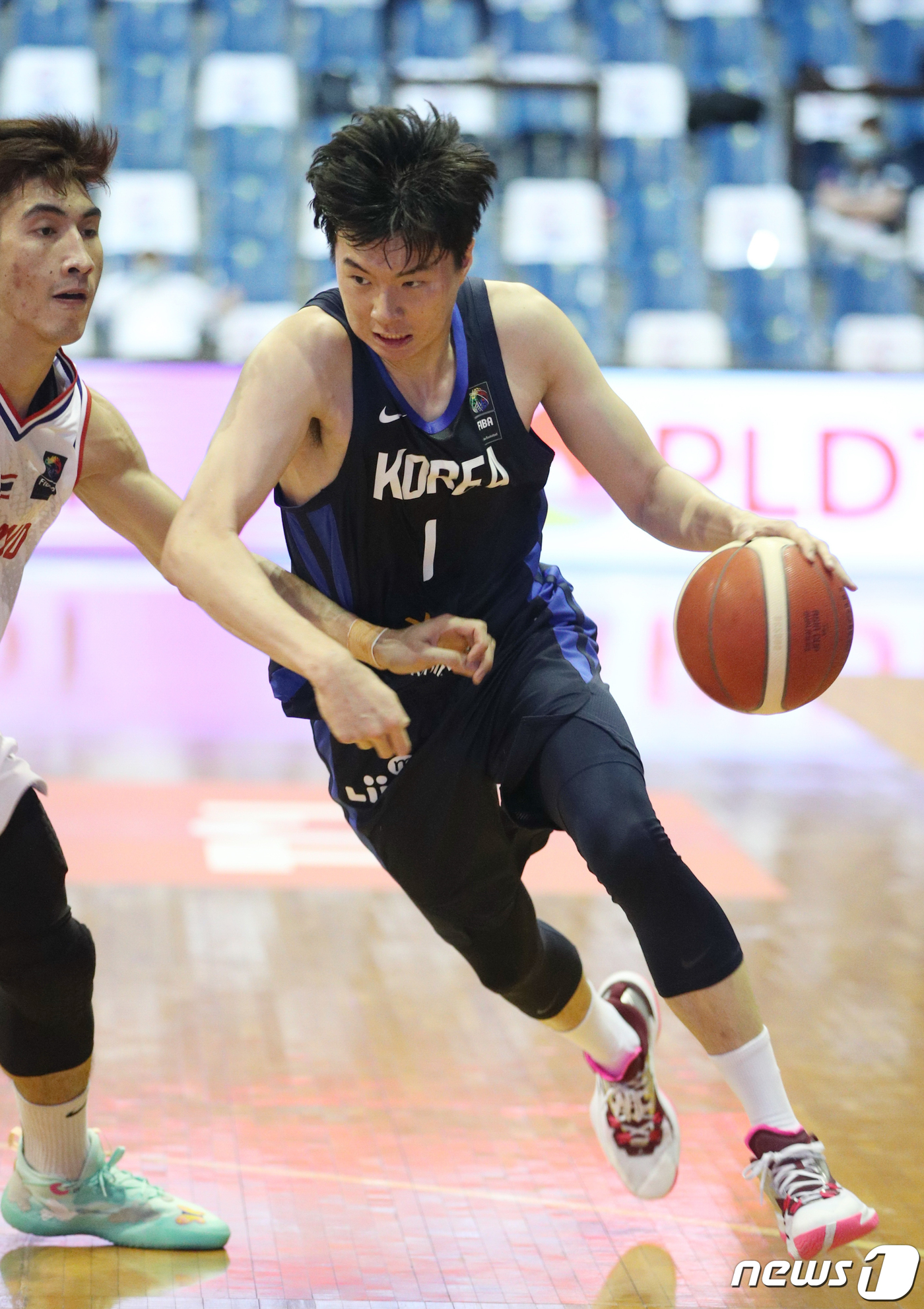 NCAA서 활약하는 '이현중 부모' 이윤환‧성정아, 올스타전 슬램덩크 심사