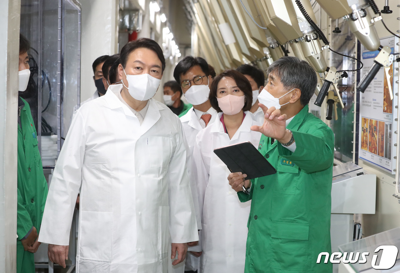 한국원자력연구원 시설 둘러보는 윤석열 후보