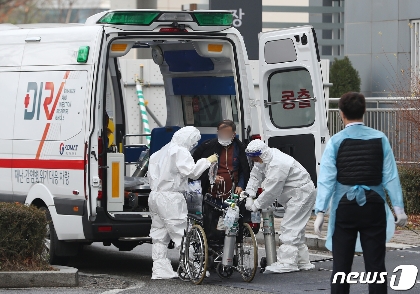 코로나 사망자, 위중증 환자도 급증