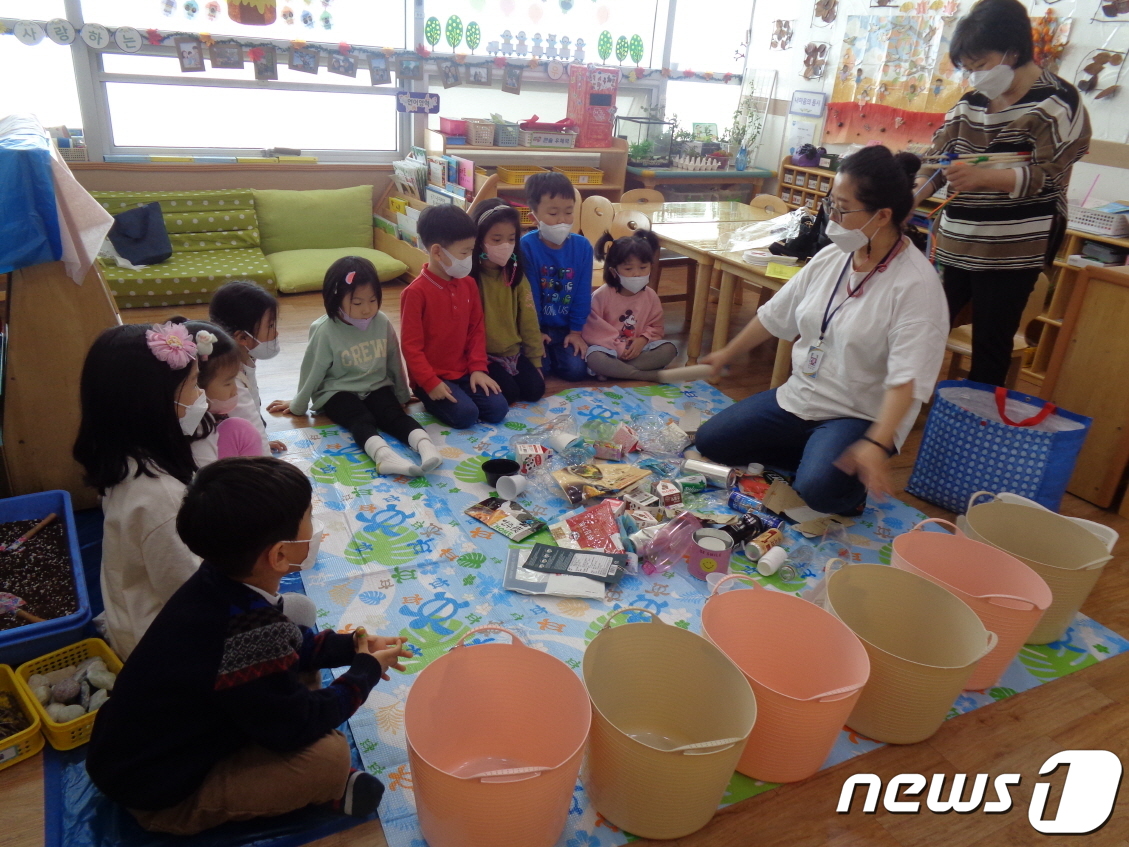 금천구에선 어린이 7000명이 폐건전지·우유팩 재활용중