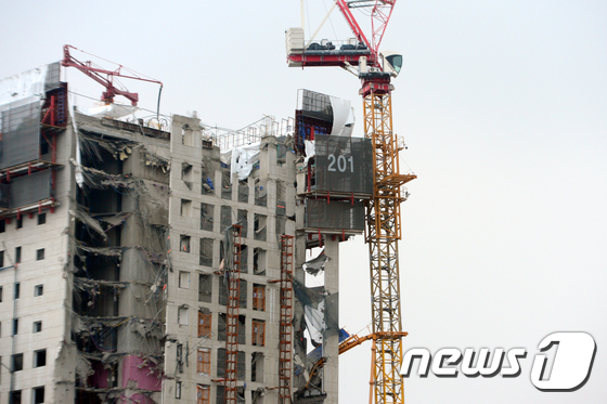 위태로운 현대산업개발 아파트
