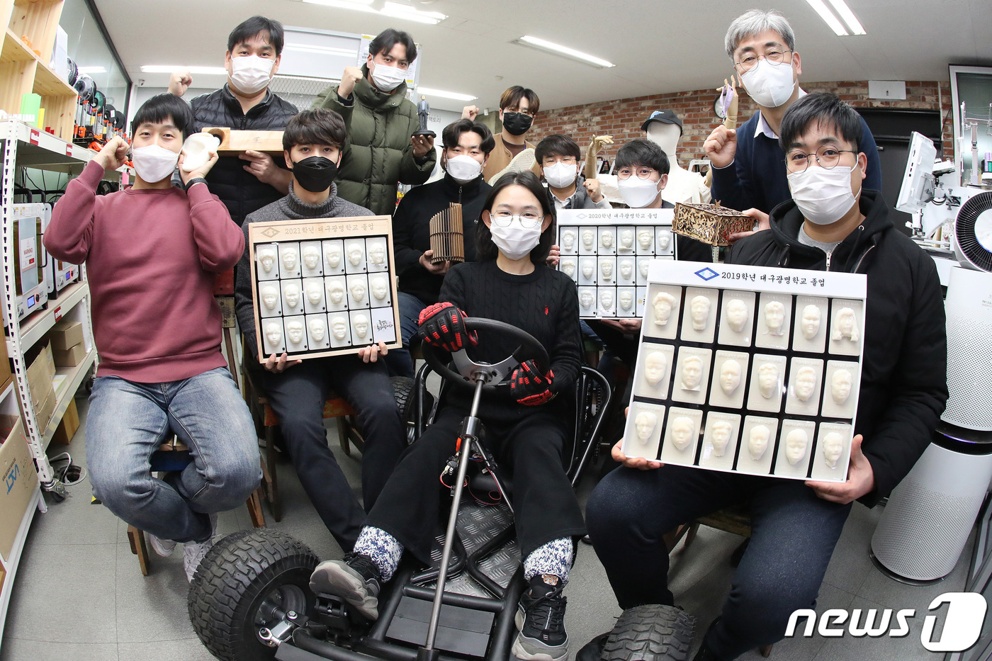시각장애 학생 3D졸업앨범 숨은 주인공은 창조공장 크리에이티브팩토리