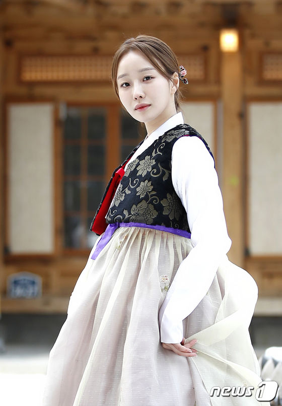 문예원, 겨울 요정의 눈부신 한복자태