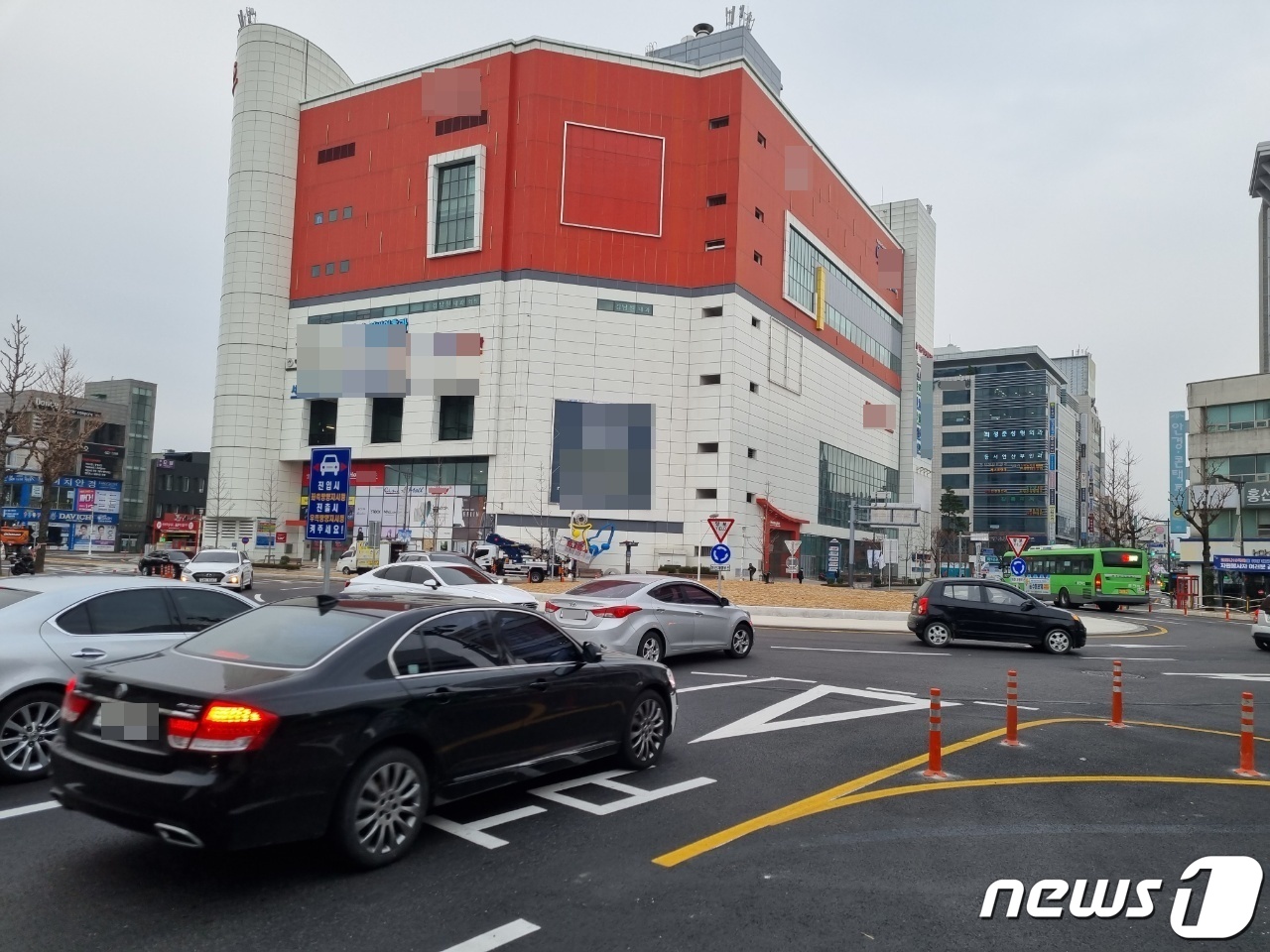 강릉 옥천오거리 회전교차로는 실패…트램 설치 주장