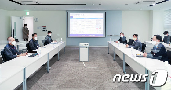 문승욱 장관, 방역점검차 주성엔지니어링 R&D센터 방문