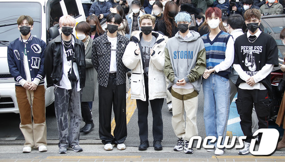 킹덤, 사전투표 하러 왔어요