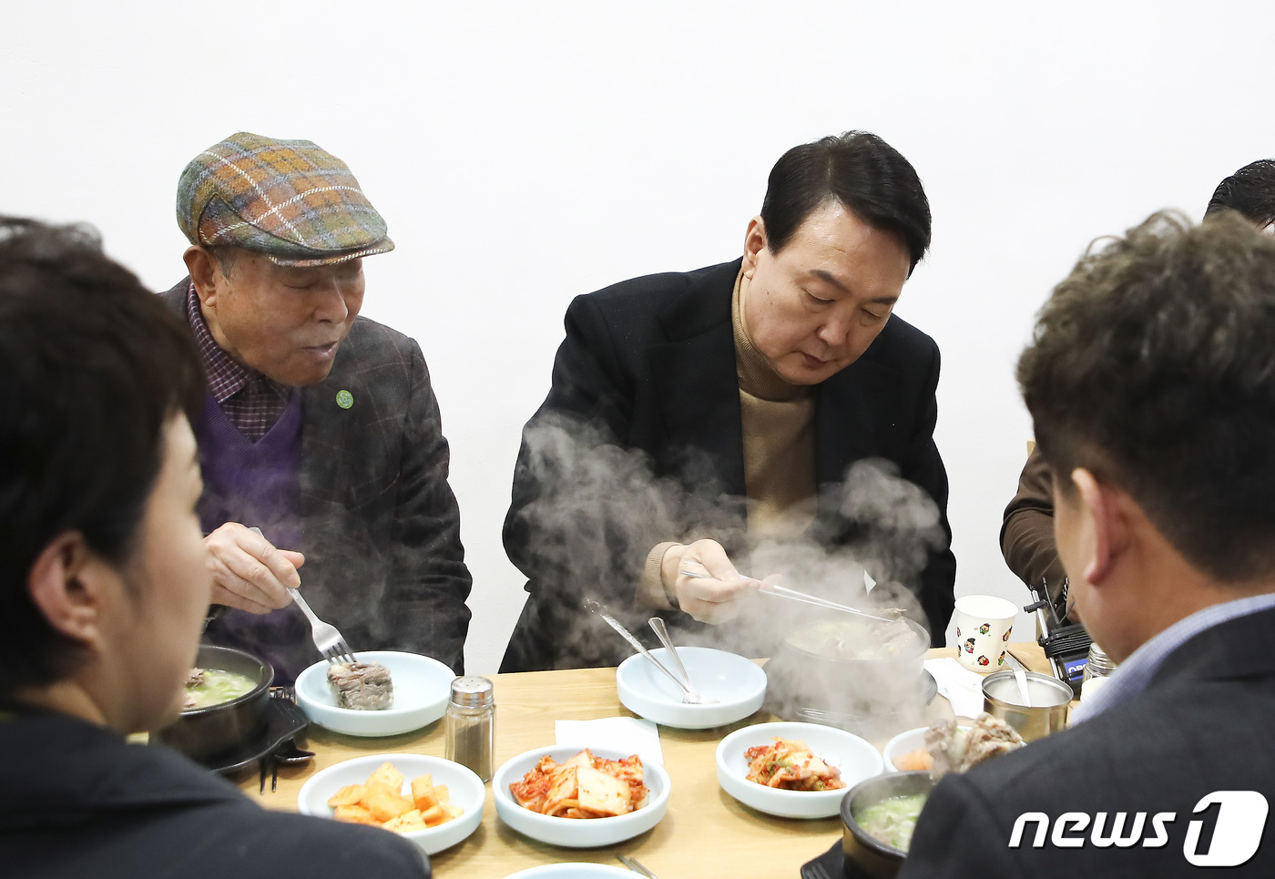 尹당선인 오늘도 점심 정치…국힘 지도부와 육개장·냉면·갈비로 당당회동