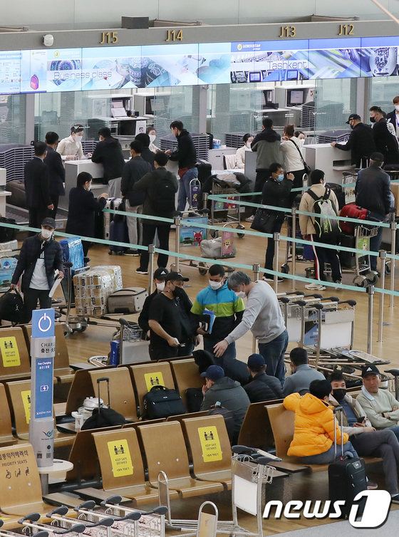 해외여행 기대감…주목 받는 항공·여행주