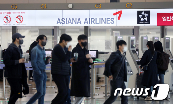 커지는 해외여행 기대감…항공·여행주 동반 강세