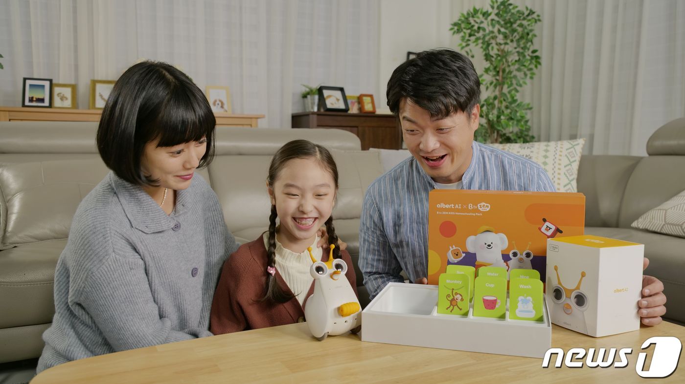 우리 아이 코딩 교육도 로봇과 함께…SKB, 알버트AI 홈 출시