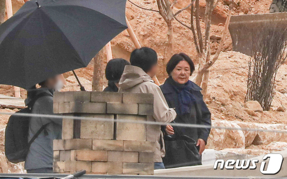양산 사저 이사 챙기는 김정숙 여사
