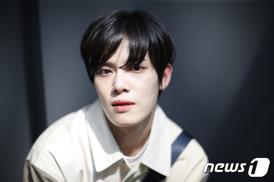 탄 주안, 신비로운 눈빛