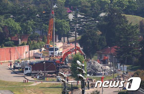 용산 미군기지 13번 게이트 일대 재정비 작업