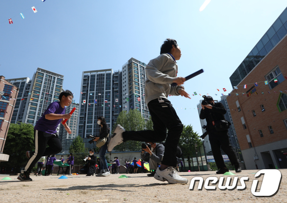 학교 실외 활동은 노마스크