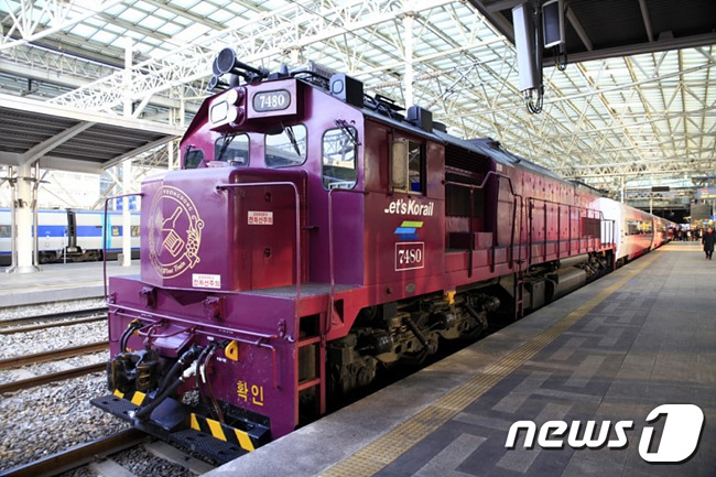 코레일, 관광전용열차 본격 운행 재개…국악와인열차 에코레일열차