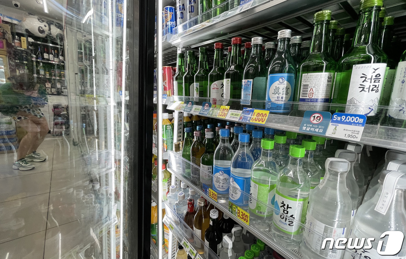 [뉴스1 PICK]화물연대 총파업에 소주대란 일부 주류도매상 공장 직접 찾아