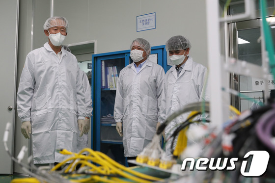 허창수 전경련 회장, 우수 자문기업 티오에스 방문