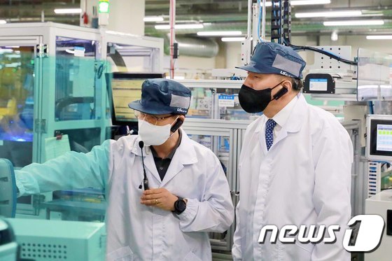 장영진 차관, LS일렉트릭 청주공장 현장방문