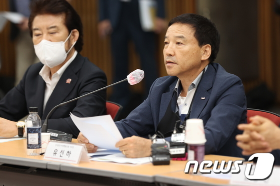 건의하는 한국중전기사업협동조합 이사장