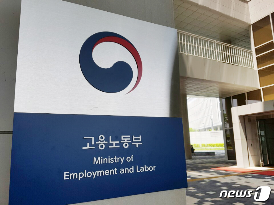경남 산청군 소속 50대 환경미화원 굴착기 깔려 숨져…중처법 위반 조사