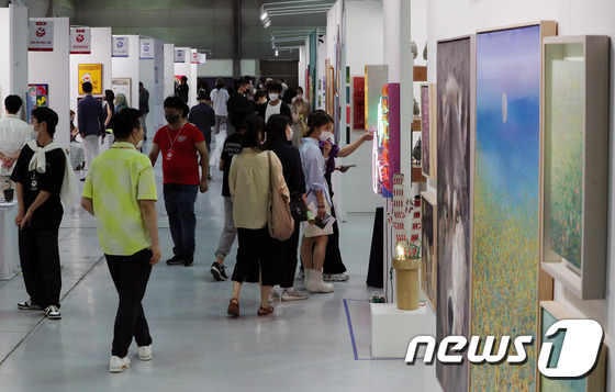 MZ세대 관람객으로 붐비는 어반브레이크