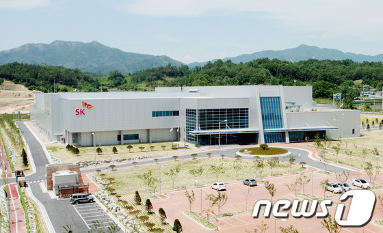[르포] 검수 또 검수…국산 1호 백신 첫 출하 앞둔 안동 SK바사 공장