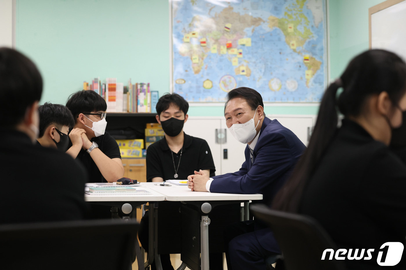 움틈학교 학생들 만난 윤 대통령