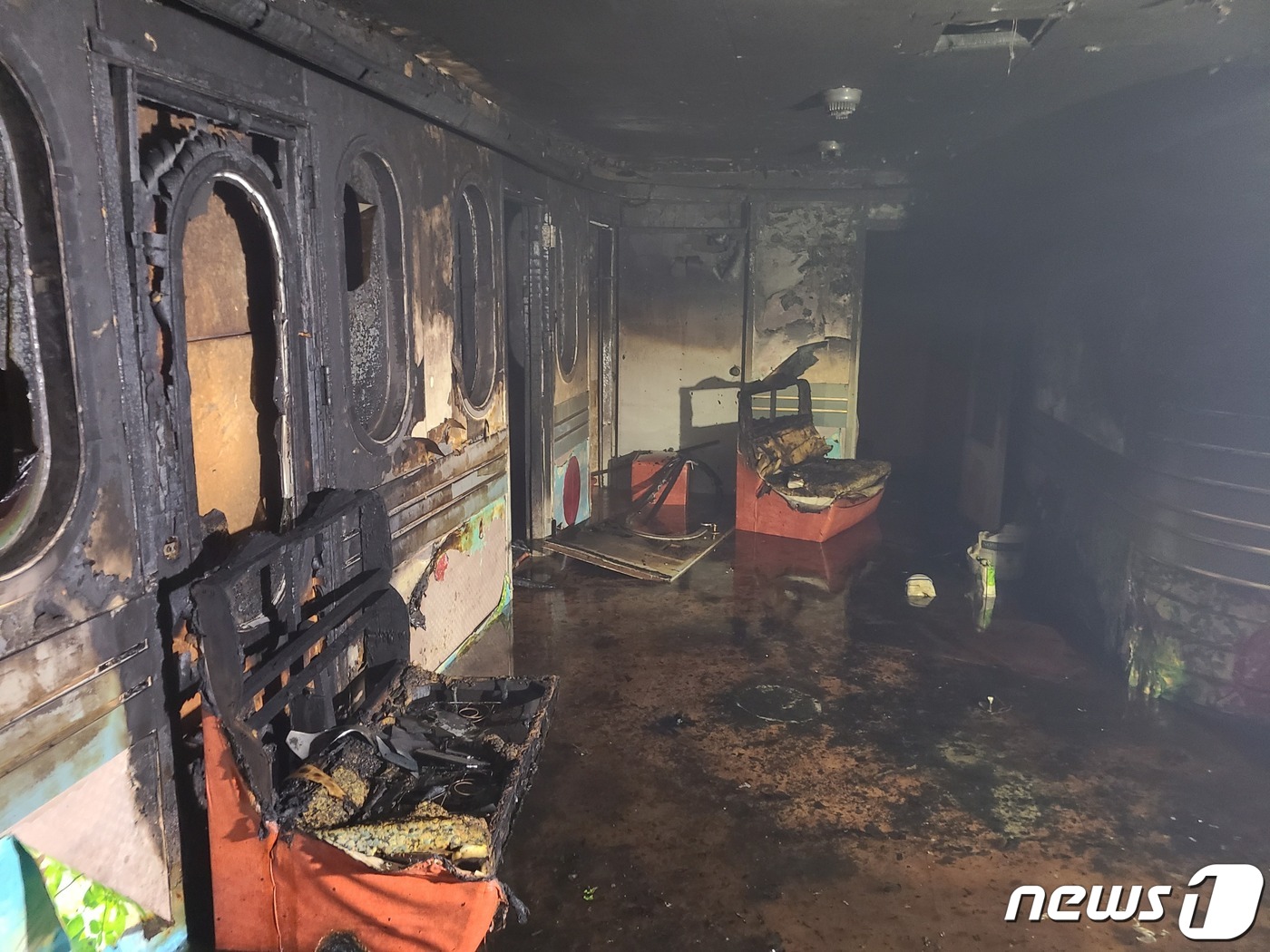 영업 준비 중이던 지하 노래연습장 불…윗층 당구장 10명 대피