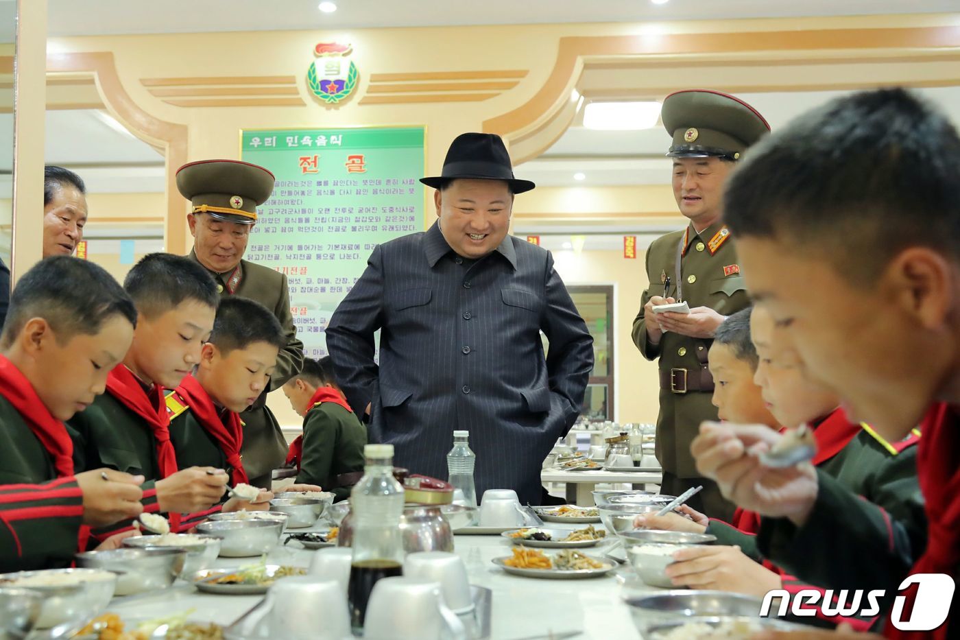北 김정은, 만경대혁명학원 나흘만에 다시 찾아 교육실태 점검