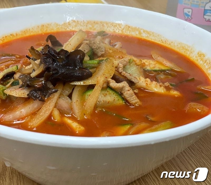 우리도 딸 잃을뻔…애도기간 점심 공짜 제주 노부부 짬뽕집의 사연