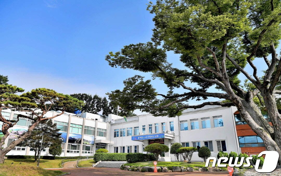 남해군, 세계보건기구 고령친화도시 재인증…경남 최초